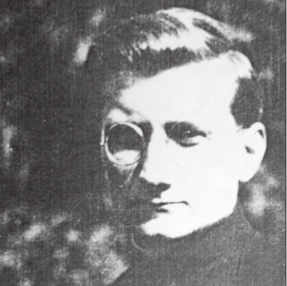 Schwarz-weiß-Porträt eines Mannes mit Monokel.